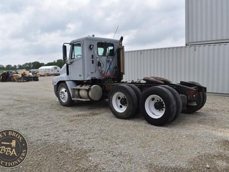2002-freightliner-century-112-image-4
