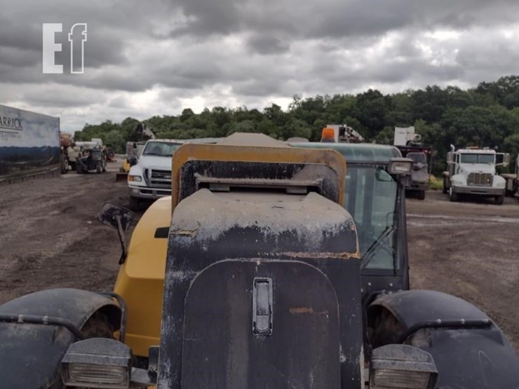 2015-caterpillar-tl943c-image-16