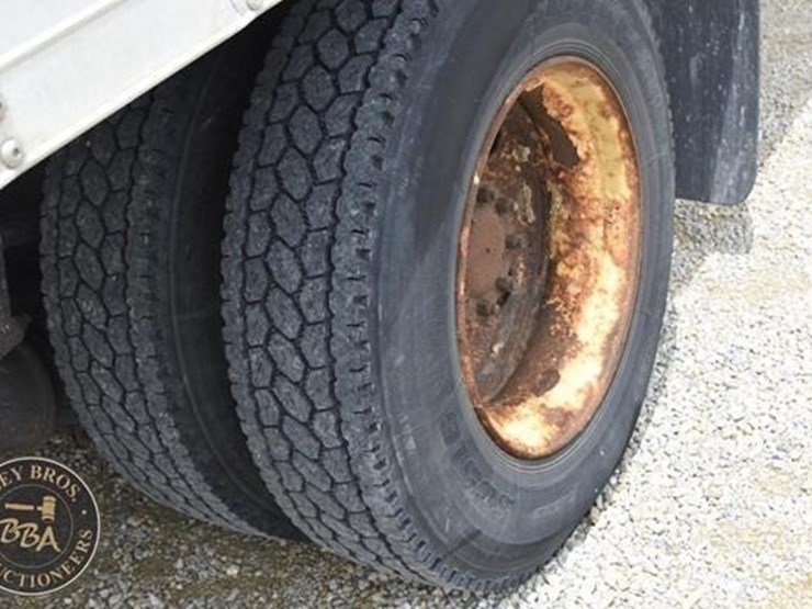 2008-kenworth-t300-image-25
