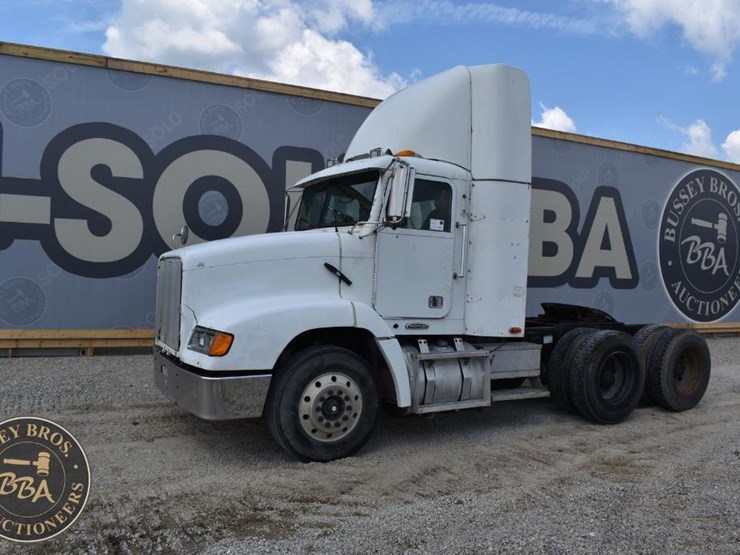 1999-freightliner-fld112-image-7