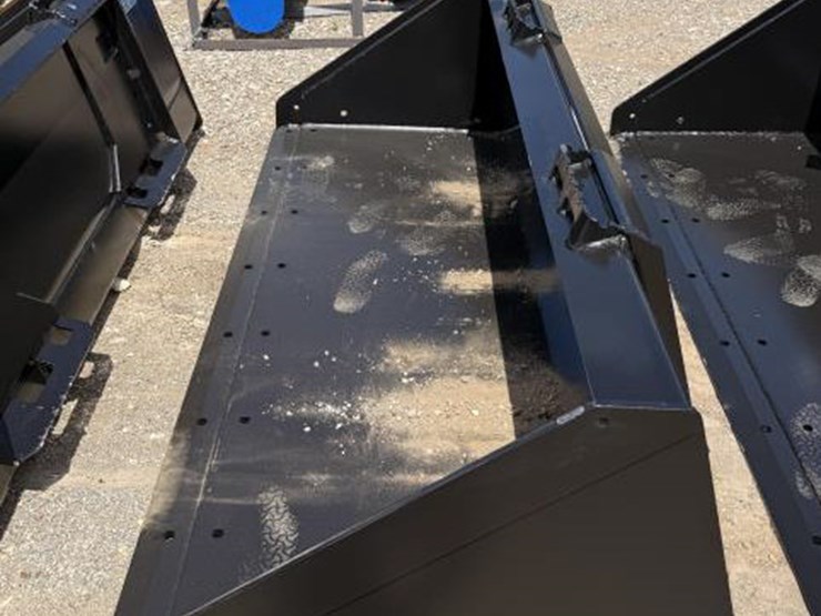 #195-•-standard-skid-steer-bucket---74-in-image-4