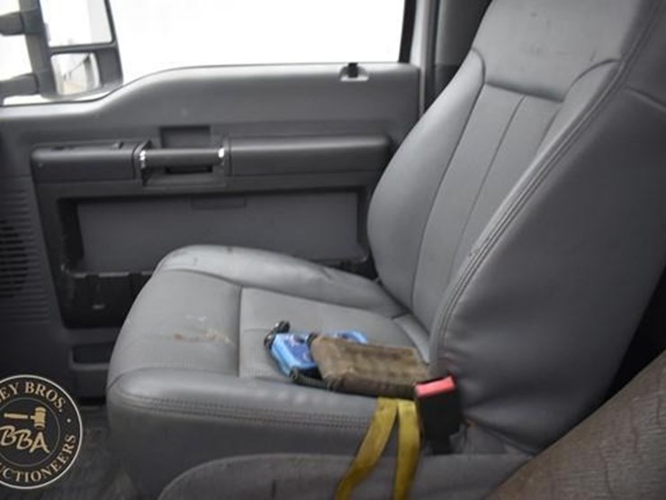 2013-ford-f550-image-36
