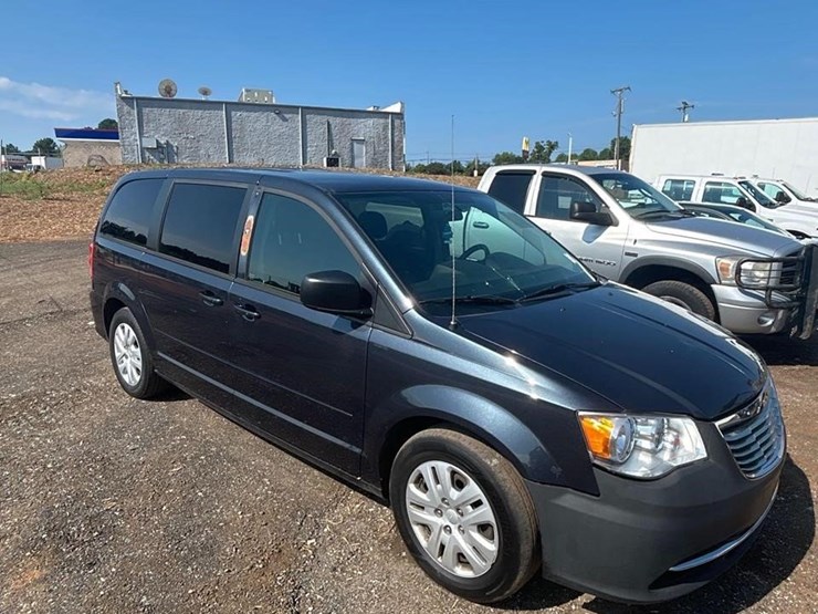 2013-dodge-grand-caravan-image-2