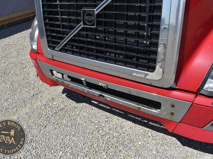 2005-volvo-vnl64t670-image-29