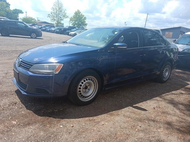 2013-volkswagen-jetta-runs/moves-se-pzev-image-3