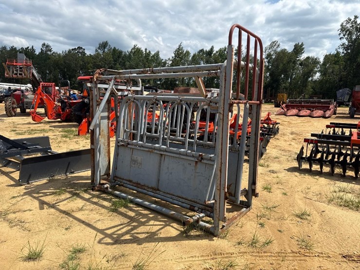 239---filson-headgate-cattle-squeeze-image-2