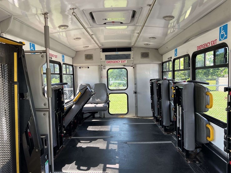 2014-ford-e450-image-13