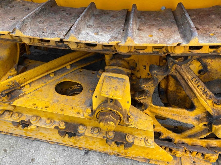caterpillar-22-ag-crawler-image-24