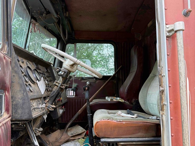 1983-kenworth-w900-image-7
