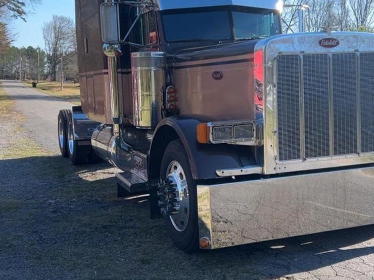 2000-peterbilt-379-image-2