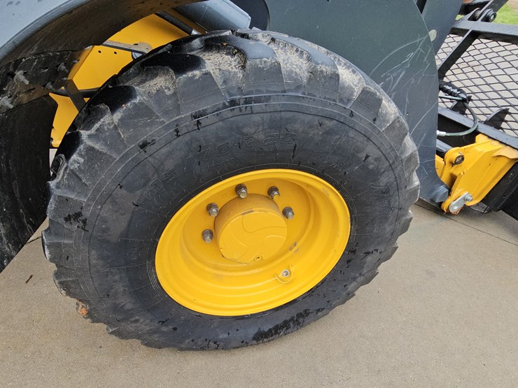 #17574-•-2024-deere-324-wheel-loader-image-65
