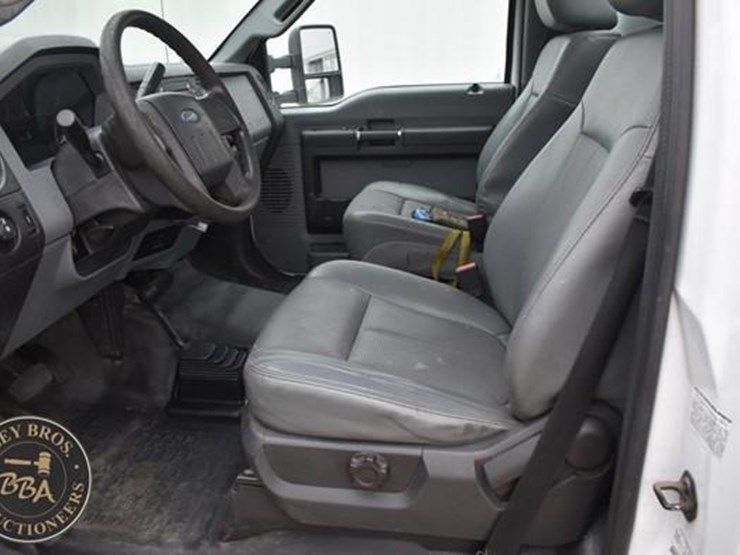 2013-ford-f550-image-28
