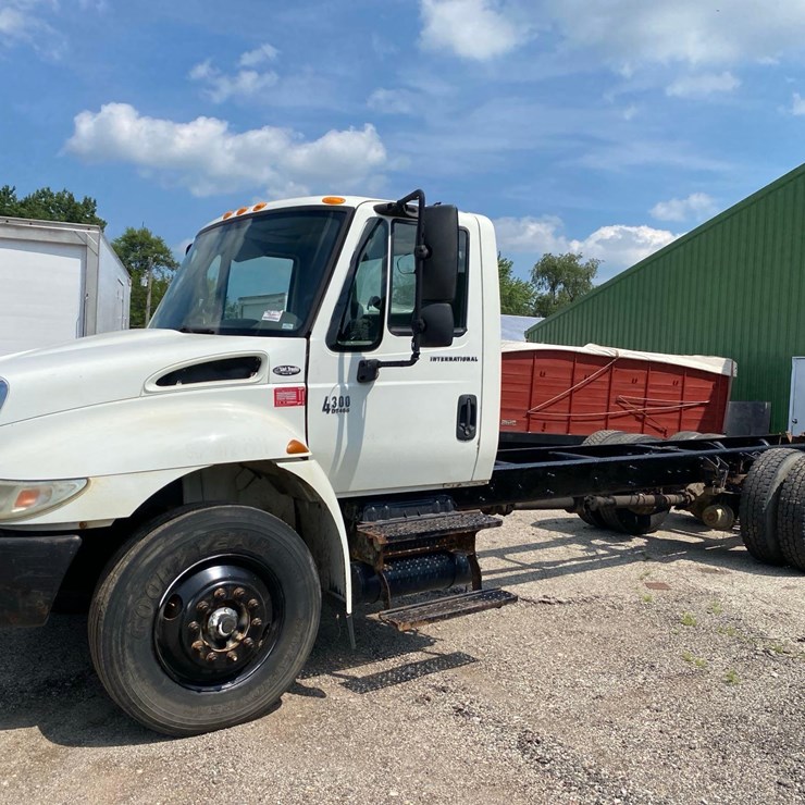 INTERNATIONAL 4300