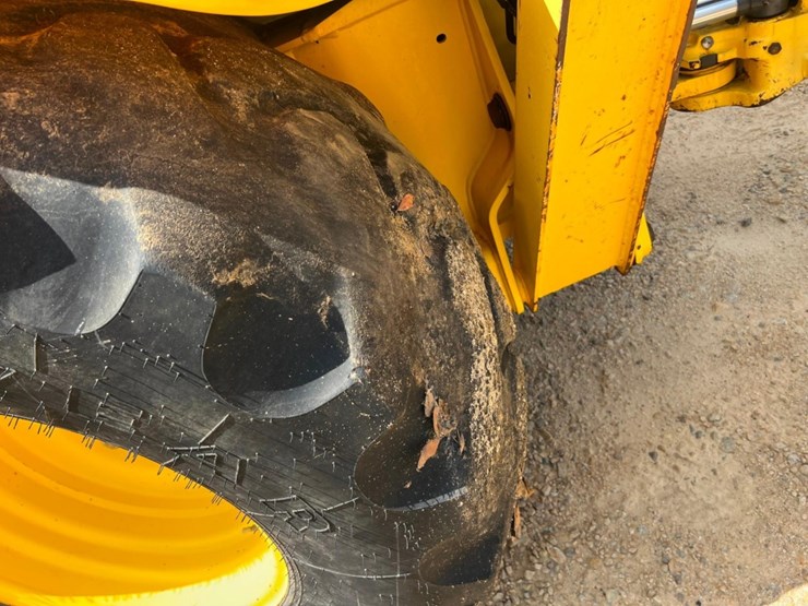 2008-new-holland-b110-image-18