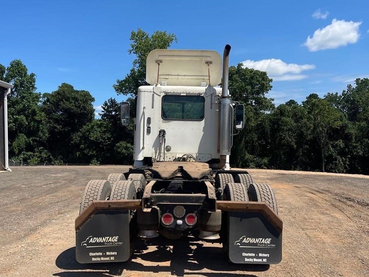 2006-freightliner-columbia-120-image-7