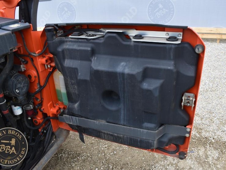 2017-kubota-ssv65-image-40
