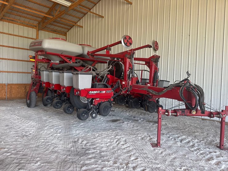2010-case-ih-1250-image-1