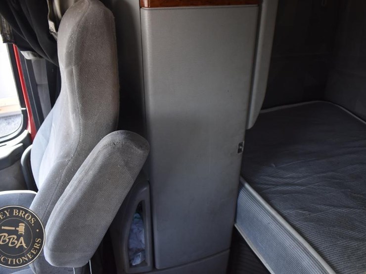 2005-volvo-vnl64t670-image-71