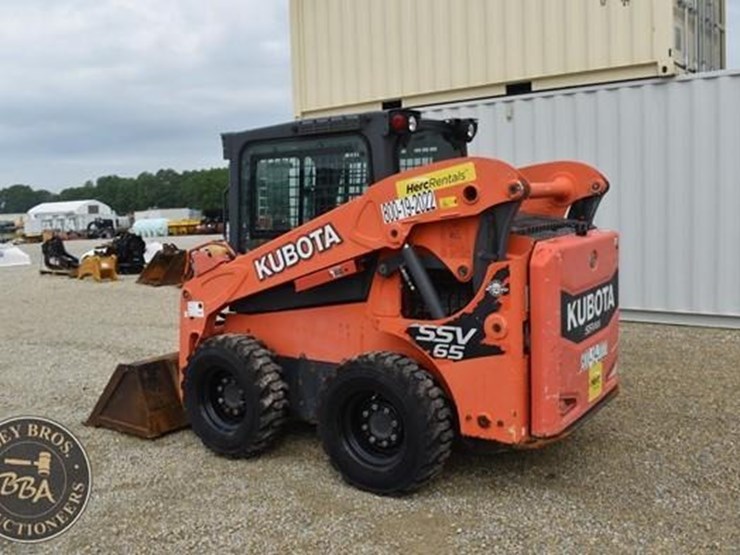 2017-kubota-ssv65-image-13