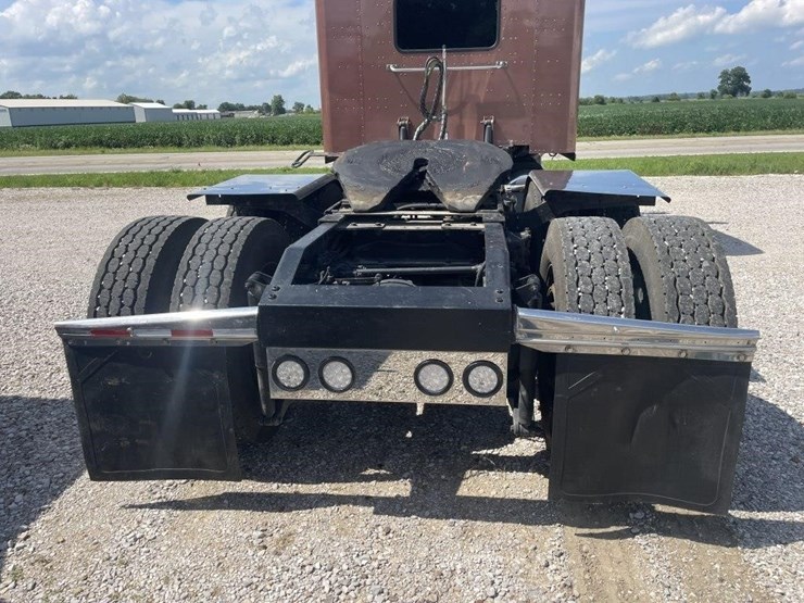 2007-peterbilt-388-image-34
