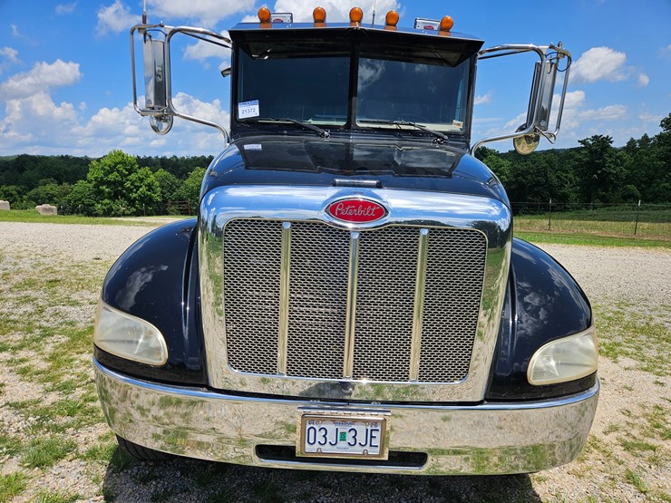 2007-peterbilt-335-image-35