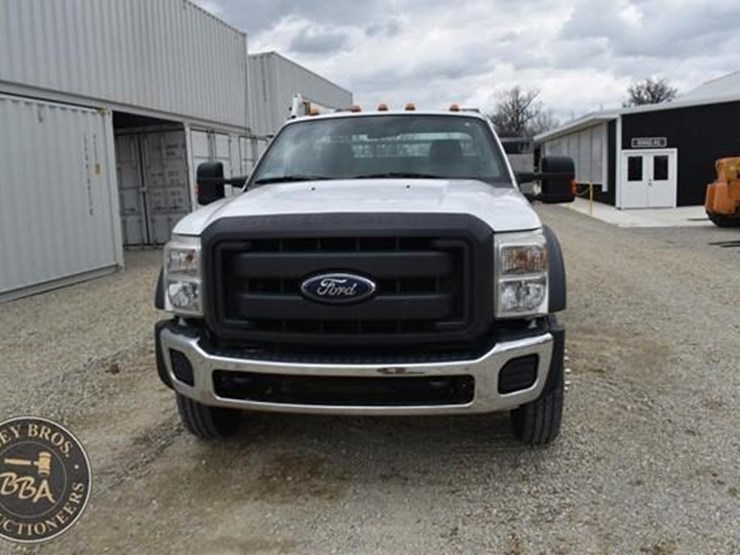 2013-ford-f550-image-24