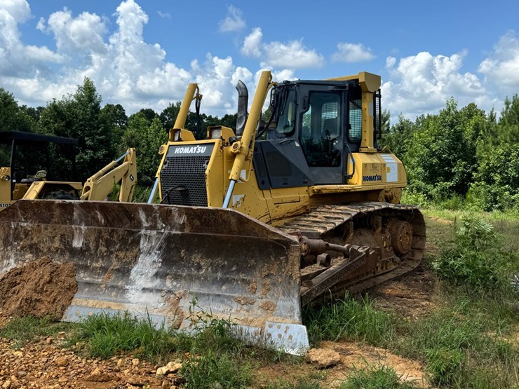 komatsu-dozer-image-1