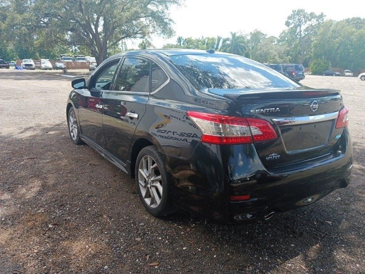 2014-nissan-sentra-runs/moves-s-image-7