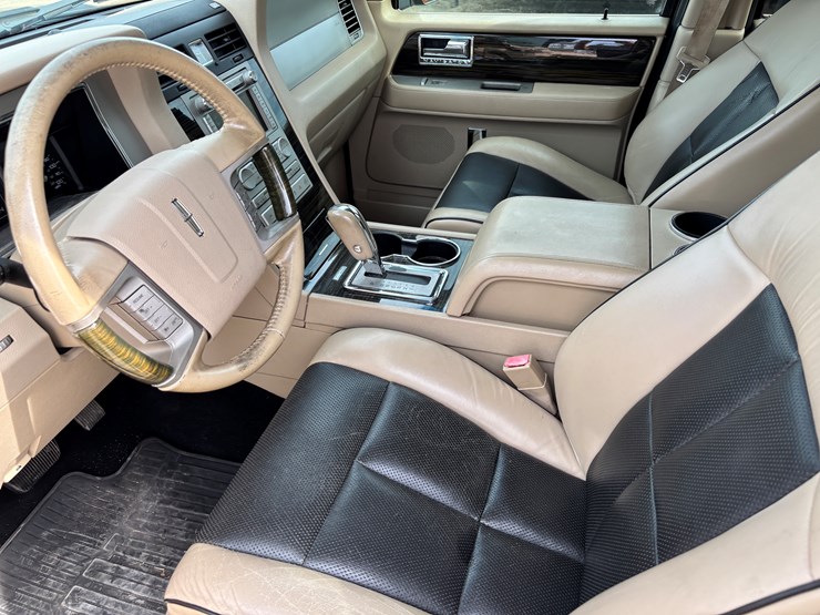 2009-lincoln-navigator-image-9