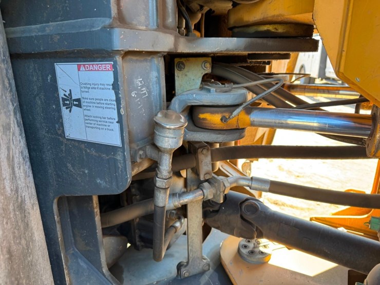 2011-liebherr-l586-image-48