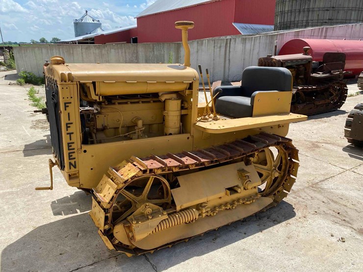 caterpillar-15-ag-crawler-image-1