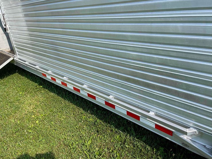 2006-8’x28’-c&c-aluminum-livestock-trailer-image-20