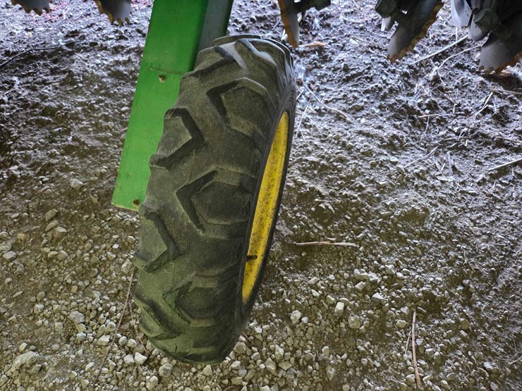 40'-jd-1990-air-seeder-image-2