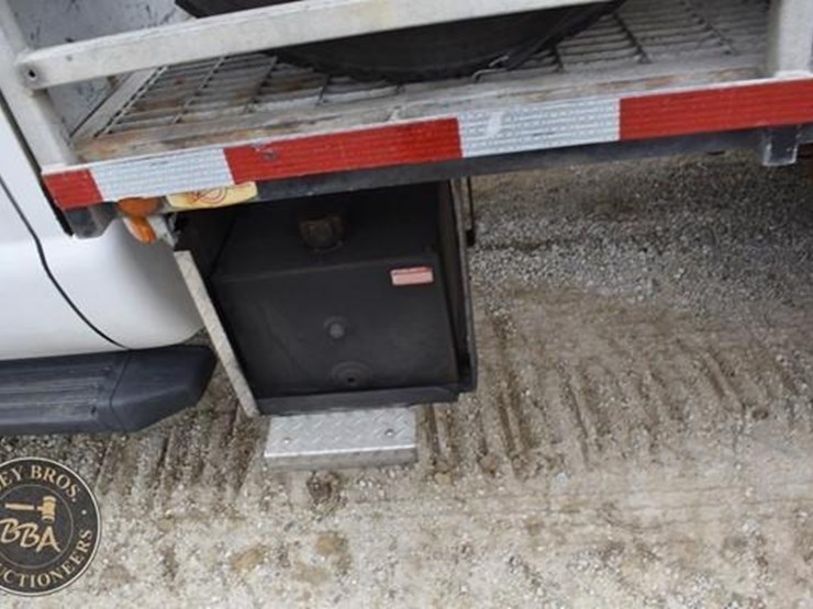 2013-ford-f550-image-38