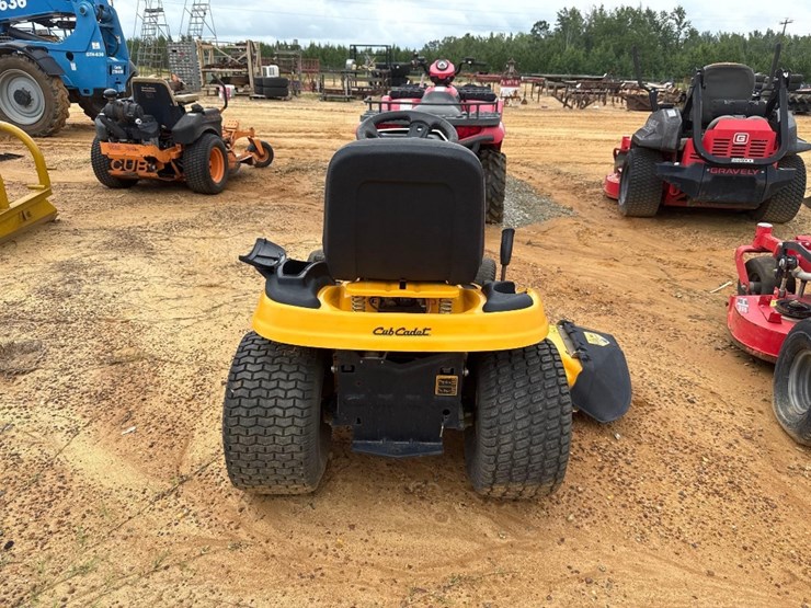 143---cub-cadet-lawn-tractor-image-5