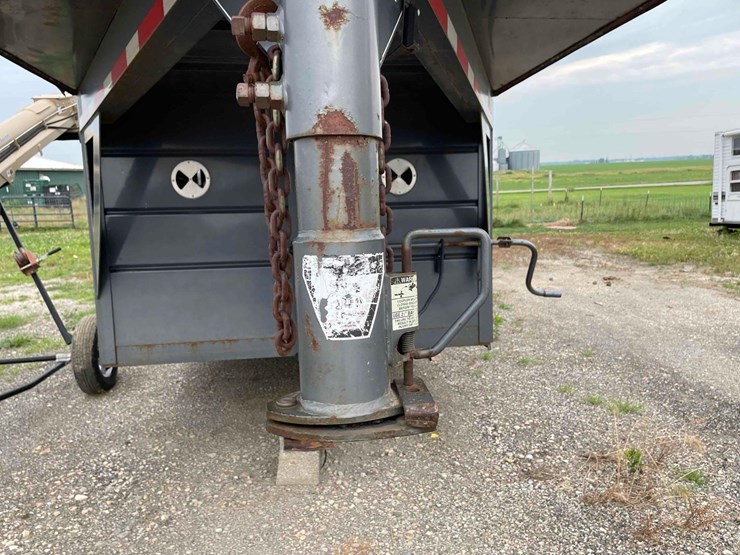 2000-24'-corn-pro-livestock-trailer-image-3