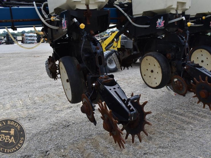 2005-kinze-3600-image-48
