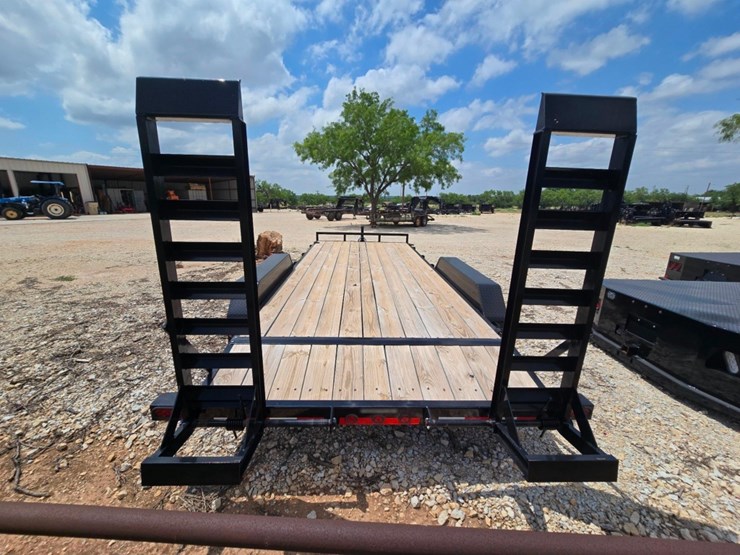 new-2022-load-trail-ch-83in-x-18ft-equipment-trailer-image-7