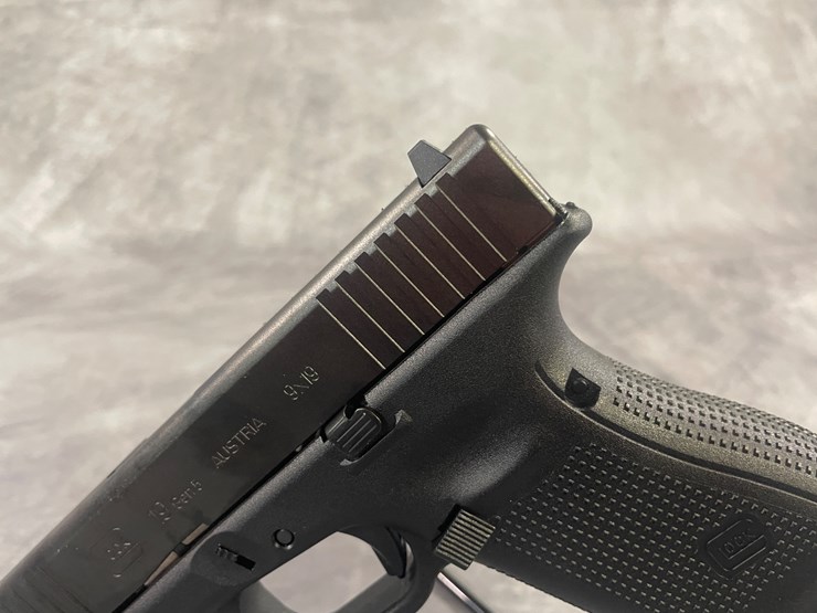 #4361-•-glock-model-19-gen-5-9mm-luger-pistol,-sn:-cesf245-image-6