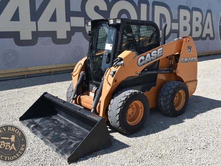 2016-case-sr240-image-2