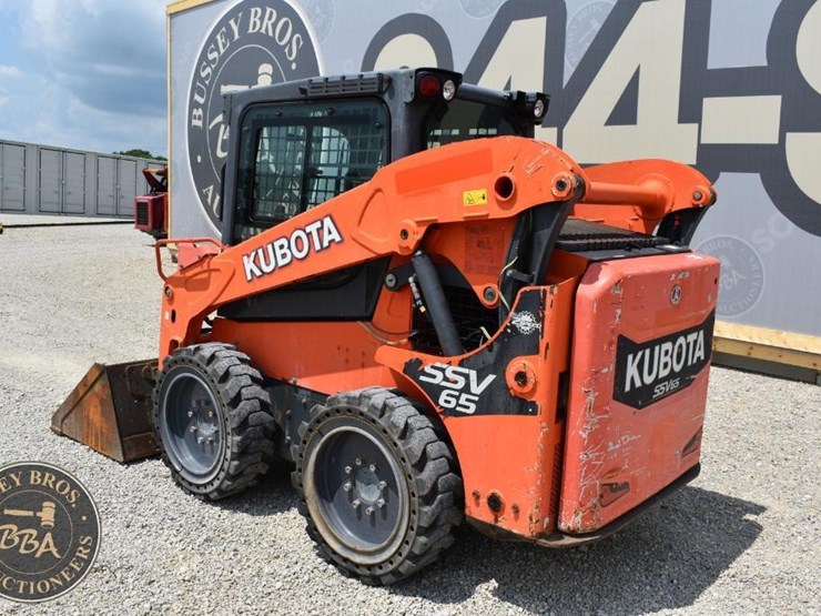 2017-kubota-ssv65-image-12