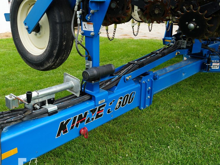 2013-kinze-3600asd-image-12