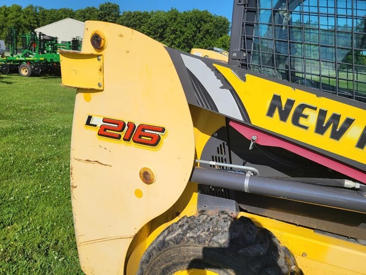 2014-new-holland-l216-image-18