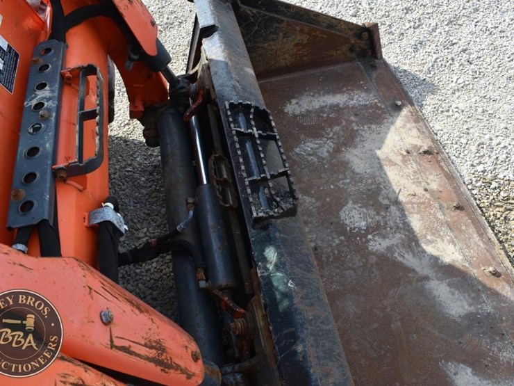 2020-kubota-ssv65-image-25