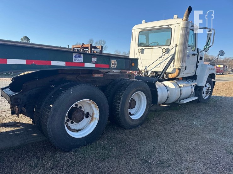 2005-mack-chn613-image-4