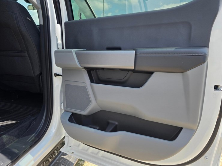 2024-ford-f350-image-36