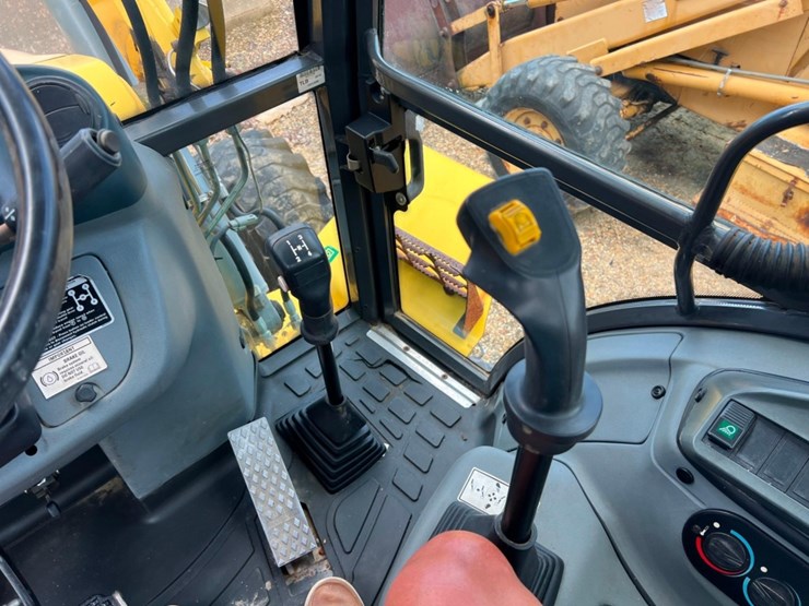 2008-new-holland-b110-image-11