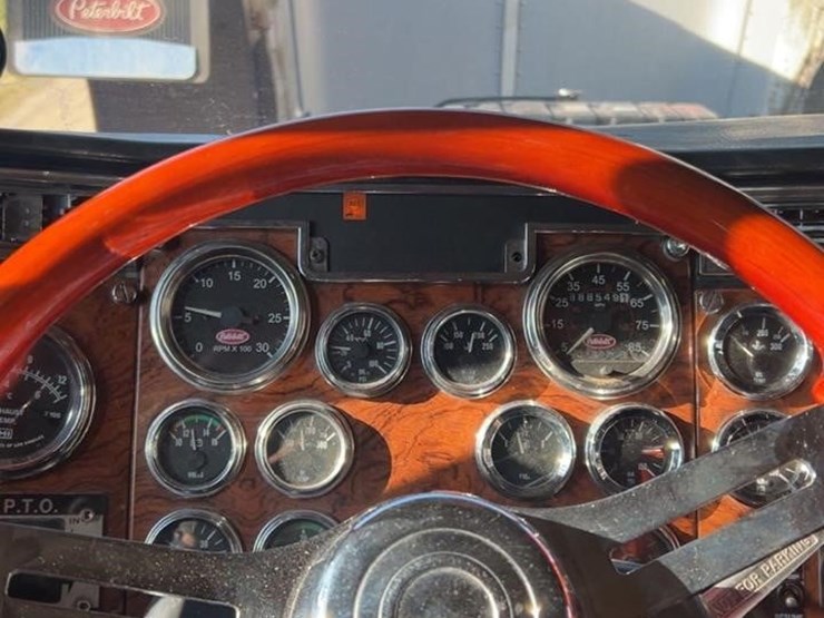 2000-peterbilt-379-image-16