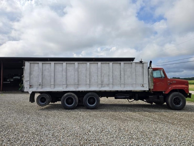 1981-international-f2674-tandem-axle-grain-truck-w/tag-axle*updated-8/4/25*-image-2