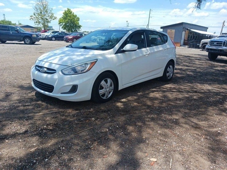 2015-hyundai-accent-runs/moves-gs-image-3
